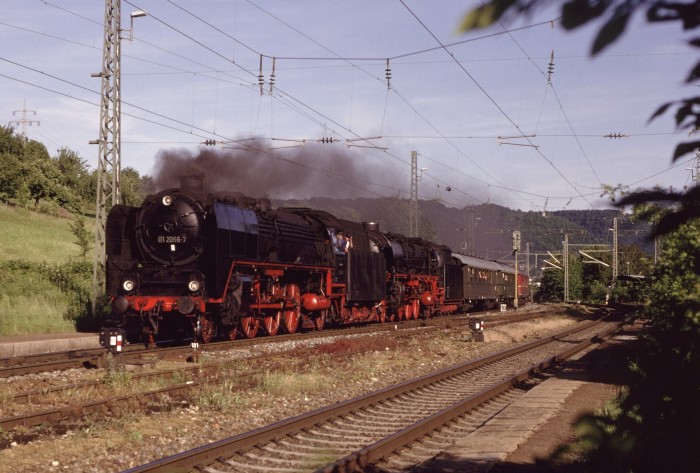 01 066 + 01 1066 Sonderzug Durchfahrt Geislingen-West, 15.06.1996