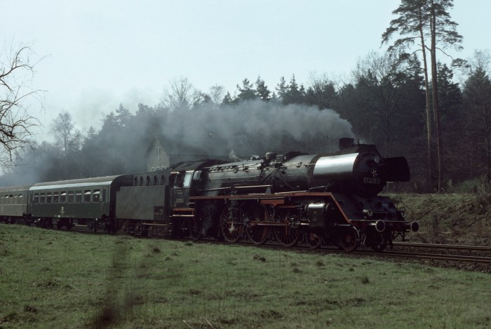 03 2278 mit P 3807 kurz vor Dresden-Klotzsche im Wald, 12.03.1977