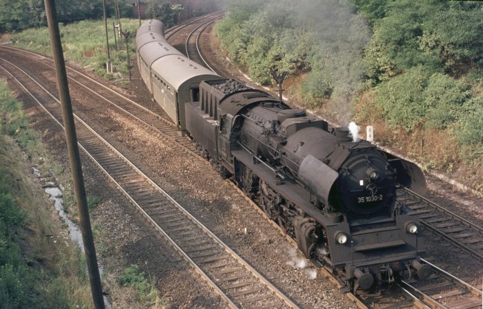 35 1030 mit P 15771 nach Nossen, Ausfahrt Riesa, am 15.07.1976