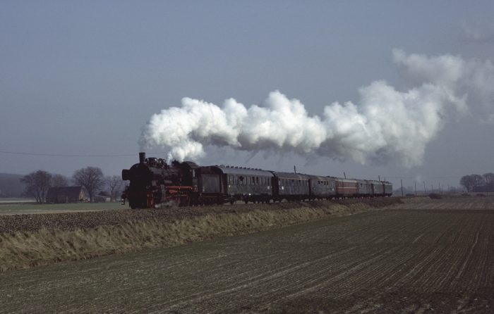 38 1772 Zug nach Ibbenbüren bei Hösle, am 19.02.1984