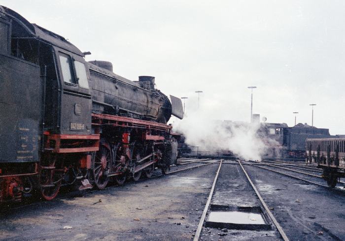 042 096 im Bw Emden, am 18.03.1975