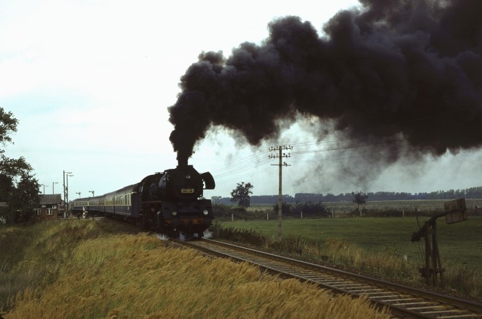 41 1165 mit D 447 Ausfahrt Rätzlingen nach Zugkreuzung, am 23.08.1982