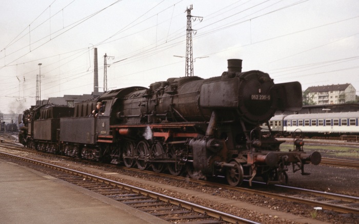 050 230 + 050 714 in Saarbrücken Hbf, 15.05.1975