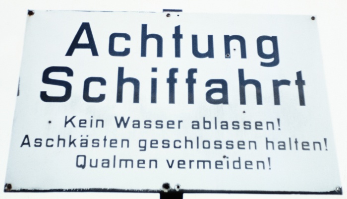 Schild für Dampflok-Personal am Kanal bei Büchen, August 1975