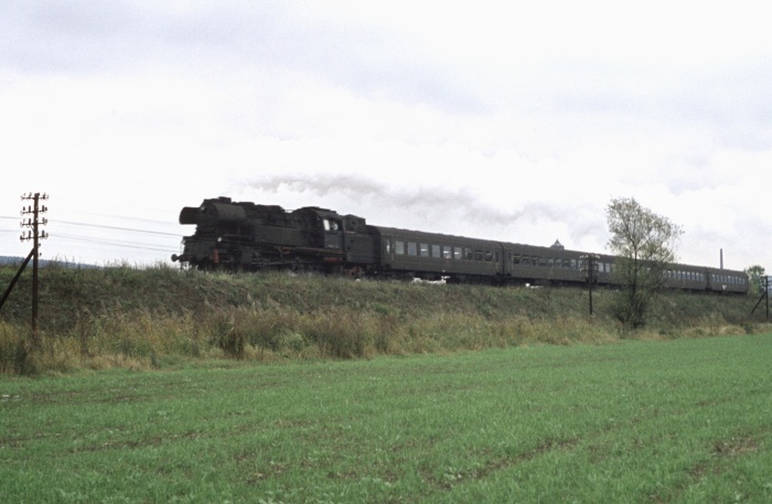 65 1046 mit P 8042 ->Arnstadt, hinter Saalfeld, am 14.10.1976