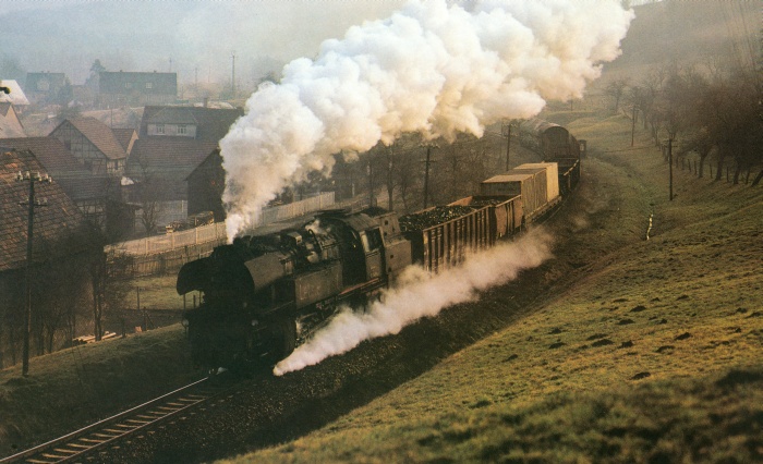 65 1042 mit Güterzug bei Quittelsdorf, am 30.03.1978