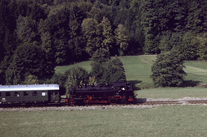 86 346 Tv abwärts bei Marxzell (Albtalbahn), am 30.09.1979
