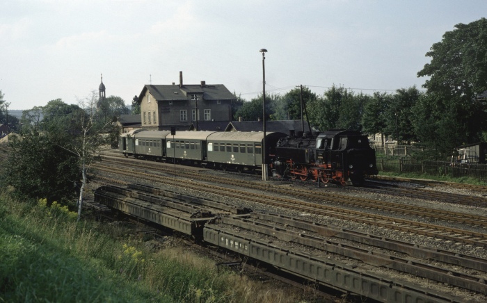 86 001 Tv vor P 19465 in Schlettau, am 29.08.1982