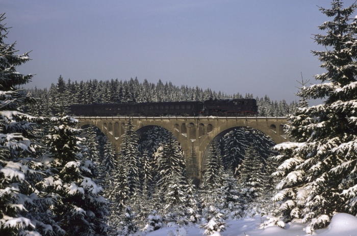 95 0036 Tv Pz abwärts auf Viadukt am Finstern Grund, am 20.01.1979