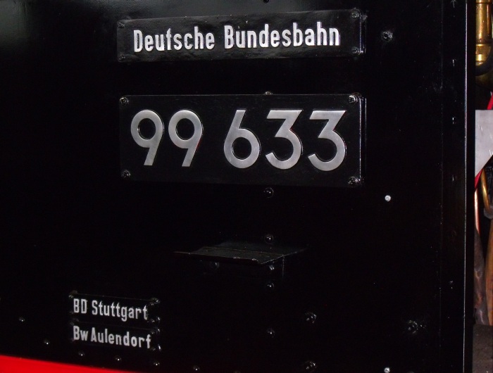 99 633 in der Halle in Warthausen, Fotos um ca. 9:05h am 01.05.2015