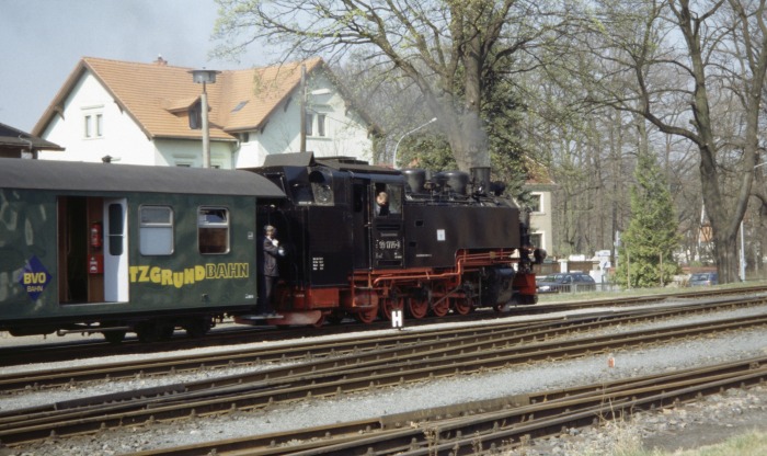 99 1775 vor P 3004 in Radeburg, am 02.04.2007
