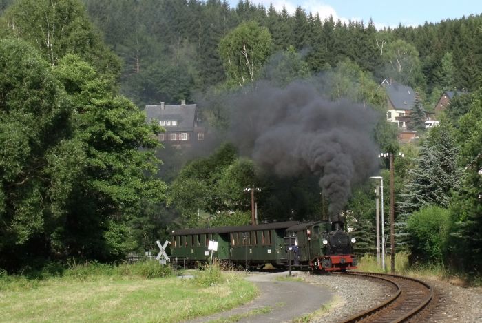 No 54 mit Zug Nr.17 Ausfahrt Schmalzgrube, um 17:26h am 24.07.2011