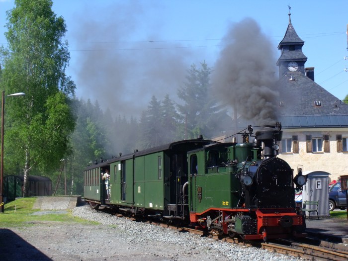 No 54 mit Zug 53 Ausfahrt Bf Schlössel, um 16:16h am 07.06.2014