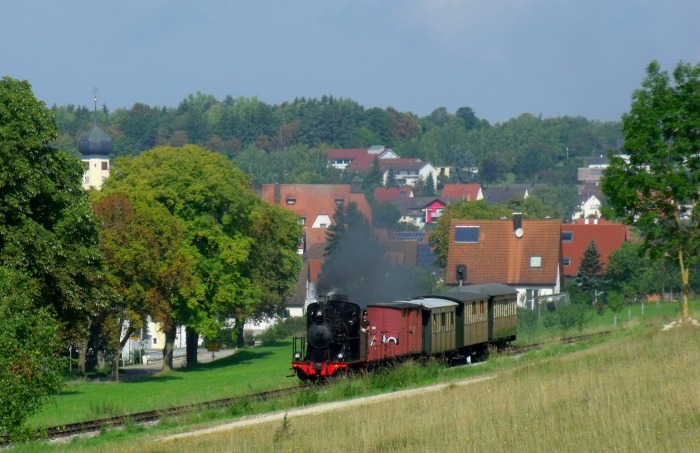 W.N.12 mit Zug P1 abwärts fahrend den einzigen „Berg“ auf dieser Strecke, nämllich kurz hinter dem Ort Neresheim, um 11:25h am 07.09.2014