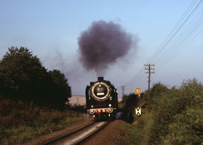 01 204 mit P 8012 bei Traun, 27.08.1980