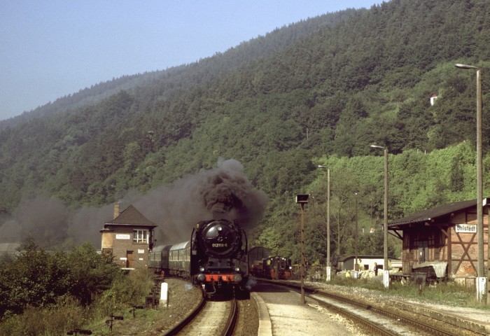01 118 mit D 504 fährt durch Uhlstädt, 20.09.1980
