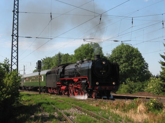 01 066 mit E 31739 Ausfahrt Meitingen, 14.06.2009