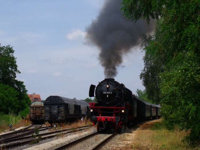 01 180 Zug Gunzenhausen->Nördlingen, mittlerweile wohl auch optisch unverkennbar Ausfahrt Wassertrüdingen, um 13:27h am 12.07.2015