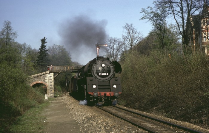 01 0531 mit P 3025 hinter Ausfahrt Neustadt/Orla, 11.04.1981