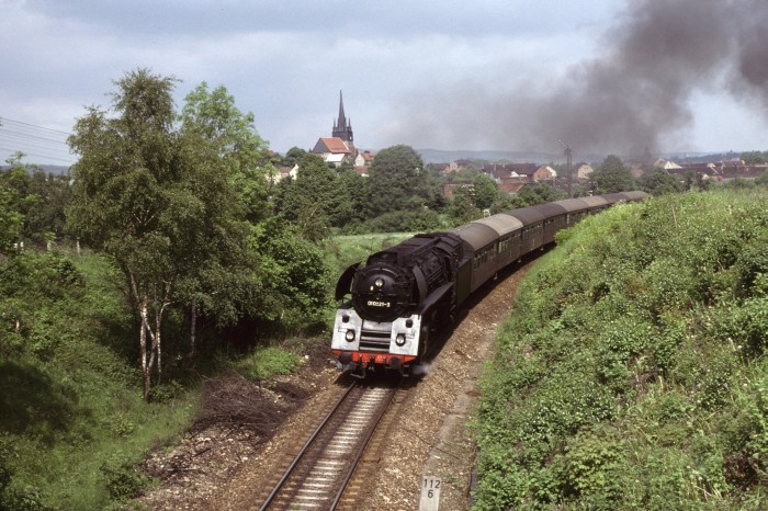01 0521 mit P 3023 bei Neunhofen, am 30.05.1981