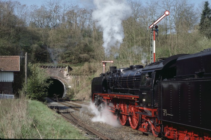 03 001 startet mit Sonderzug in den Camberger Tunnel, 20.04.1997