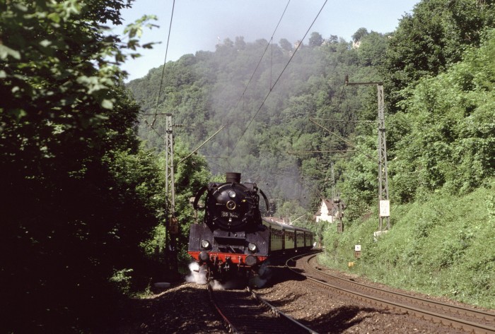 03 1010 mit Sonderzug Richtung Amstetten, Ausfahrt Geislingen, um 16:45h am 15.06.1996