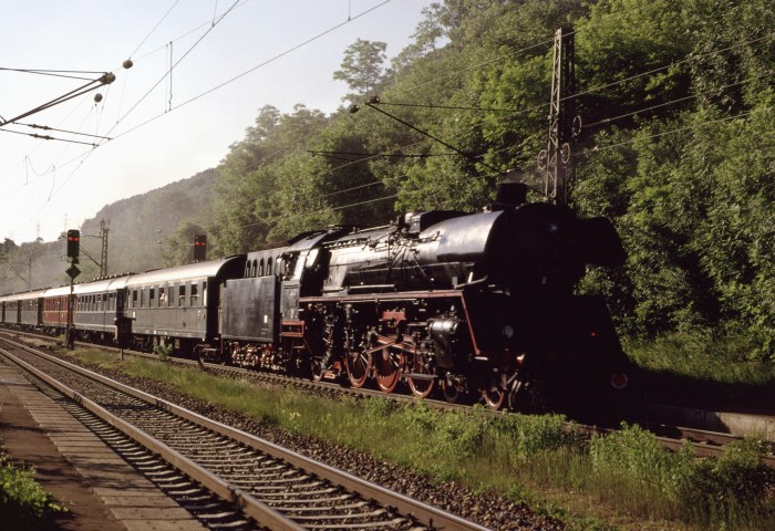 03 1010 am Zugschluß Sonderzug zurück von Geislingen nach Stuttgart,  Durchfahrt Geislingen -West, um 18:45h am 15.06.1996