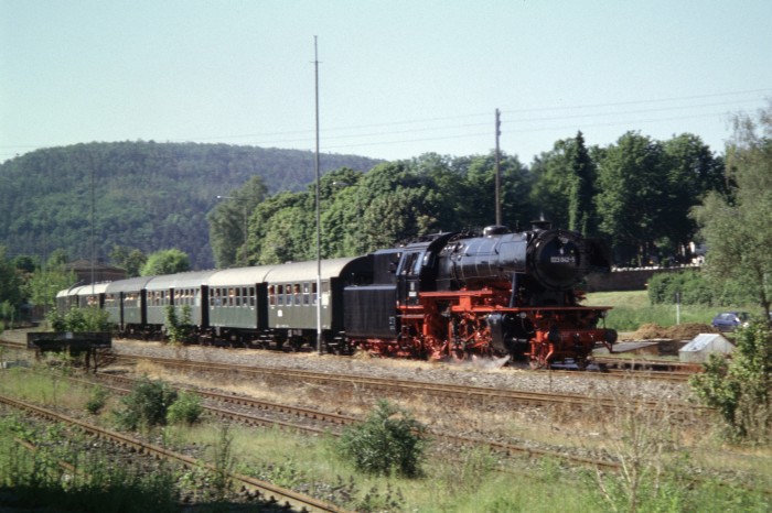 23 042 mit RB 19548 Ausfahrt Tauberbischofsheim, 26.05.2005
