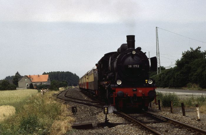 38 1772 auf der Teutoburger Wald-Eisenbahn in Lengerich, am 09.07.1983