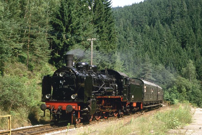 38 1182 im Schwarzatal bei Mellenbach-Glasbach, am 09.08.1997