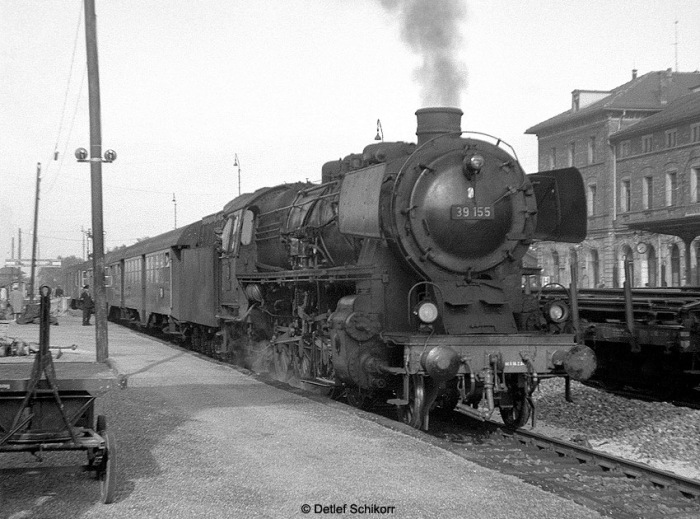 39 155 ist soeben mit P 2723 in Backnang eingetroffen, am 22.07.1965