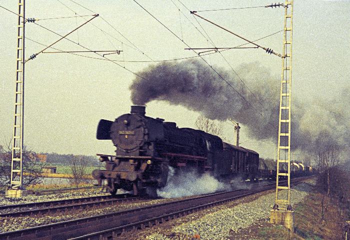 042 347 Güterzug Richtung Rheine bei km 211, um 10:00h am 22.03.1975
