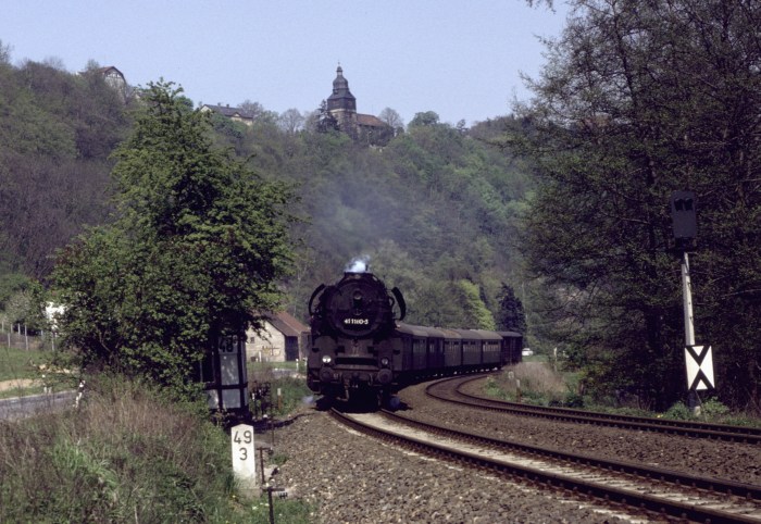 41 1180 mit dem P 4005 hinter Orlamünde, um 14:59h am 15.05.1982