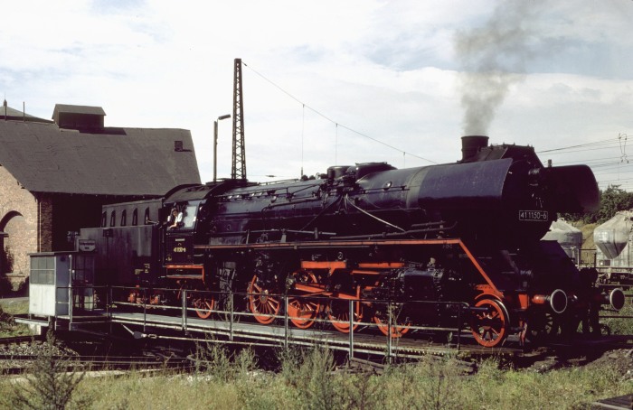 41 1150 auf der Drehscheibe in Camburg, 26.08.1982