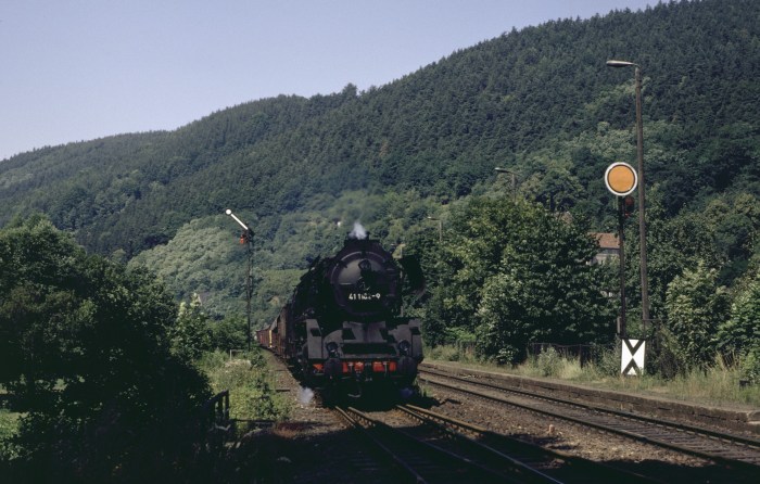 41 1182 mit Dg Richtung Göschwitz durchfährt Zeutsch, 23.07.1983