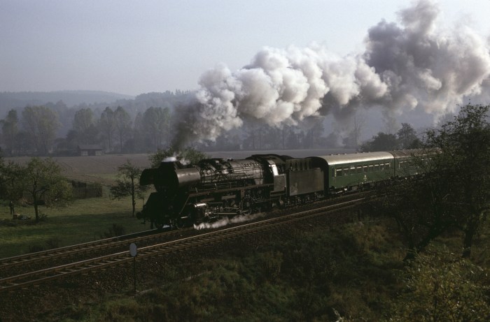 41 1273 mit P 4004 Abfahrt in Zeutsch, 25.10.1985