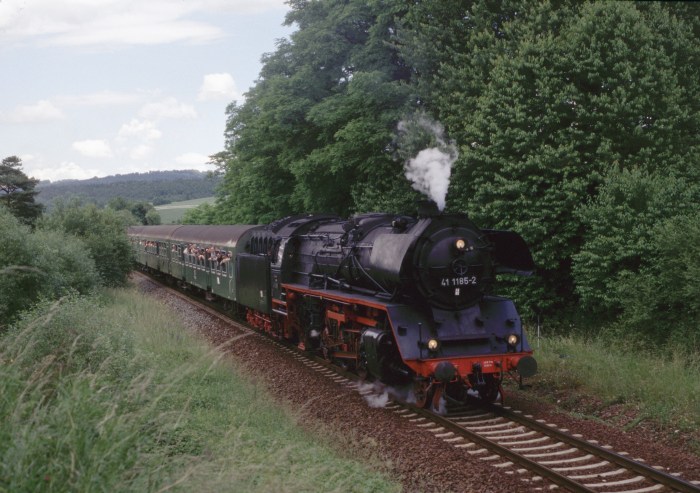 41 1185 mit RB 7817 hinter Abfahrt Ettenhausen, 28.06.1997