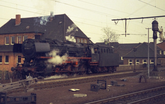 043 094 im Bahnhof Rheine, am 22.03.1975