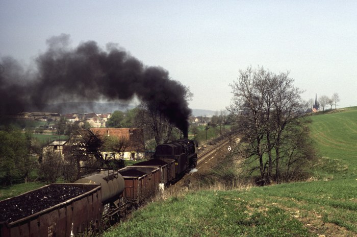 44 0196 mit Ng ->Gera vor Neunhofen am Orla-Tal, 11.04.1981