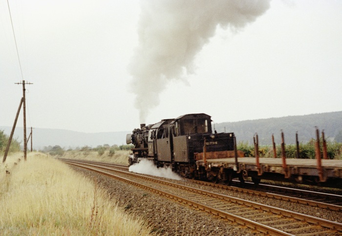 052 779 mit Güterzug bei Seesen am 11.10.1974