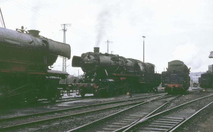 051 446 zwischen 023 009 und 023 075, im Betriebswerk Saarbrücken, am 15.05.1975