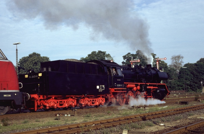 50 3545 vor V200 007 Ausfahrt Itzehoe nach Westerland, 12.08.1990