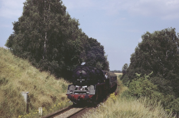 50 3708 mit RB 37576 Halberstadt-Blankenburg, zwischen Langenstein und Börnecke, um 12:27h am 17.07.1999