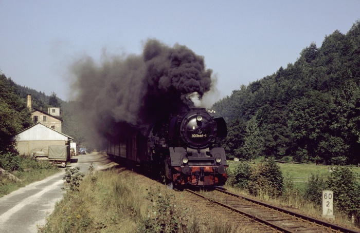 50 3661 mit P 17624 hinter Bockau, 29.08.1983
