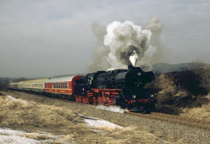 50 3688 mit Sonderzug bei Georgenthal, 09.02.1997