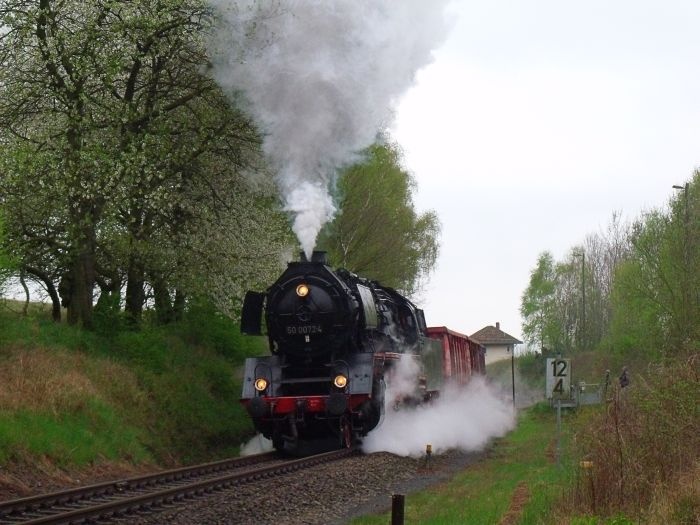 50 0072 mit Güterzug DGz 91675 nach Eisenach, Ausfahrt Marksuhl, um 10:37h am 10.04.2014