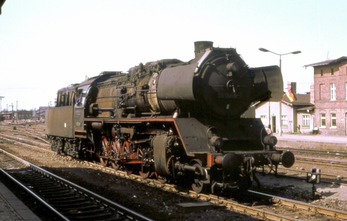 50 0056 beim Umsetzen im Bahnhof Angermünde, am 06.06.1979