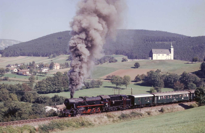 52 7594 mit Sonderzug bei Unterhöflein auf der Strecke nach Puchberg, am 20.09.1986