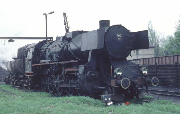 Ty42‑12 im Bw Wolsztyn zu sehen, am 30.05.1986