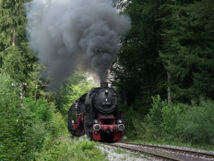 52 7409 mit Zug Schorndorf >Welzheim im Wald hinter Laufenmühle, etwa bei km 17,6 fotografiert, um 10:52h am 10.07.2011